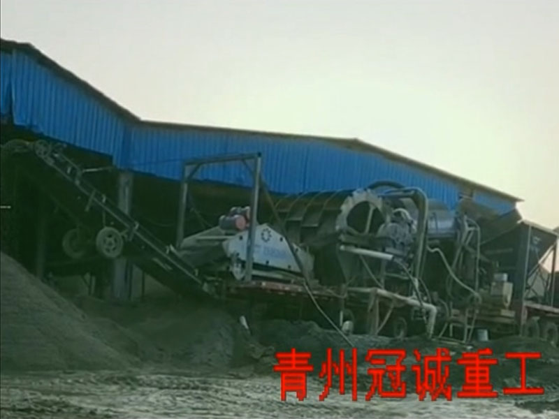 臨沂移動(dòng)式洗沙設(shè)備生產(chǎn)線(xiàn)工作現(xiàn)場(chǎng)