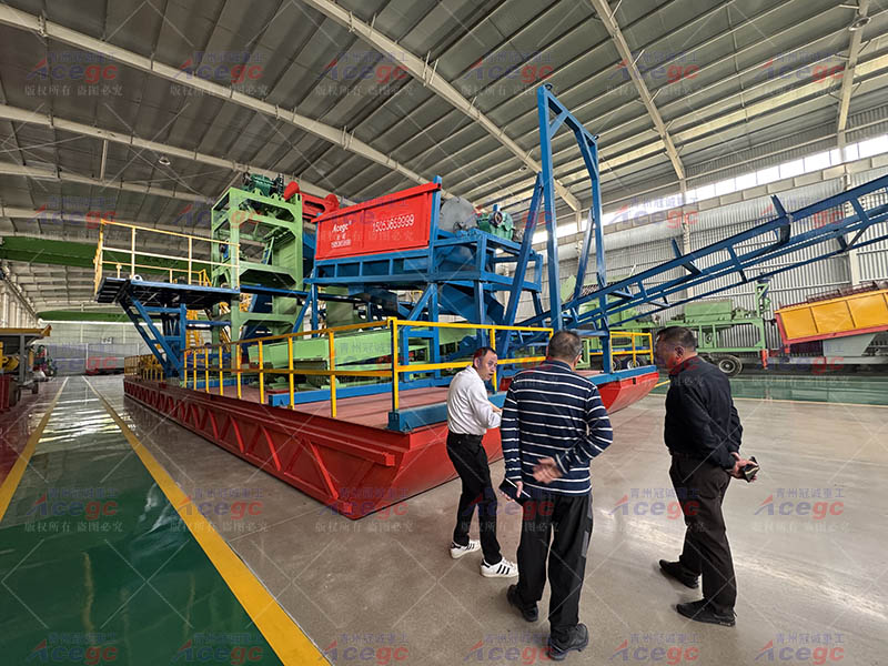 蒙古國客戶實地考察金礦提取設備生產線